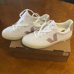 Brand New Veja Ladies Canvas Sneaker